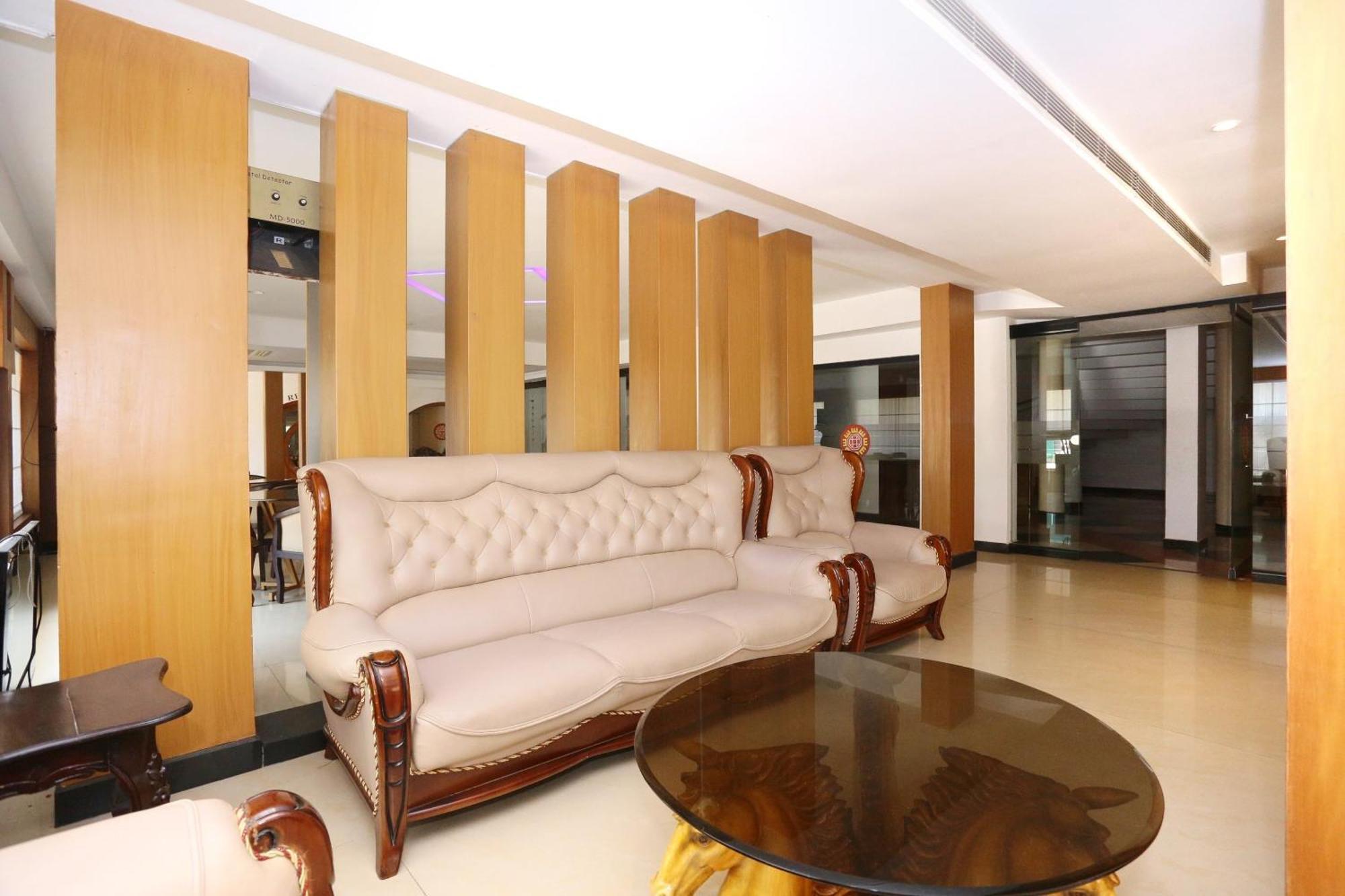 فندق Super Townhouse Dona Castle كولاّم المظهر الخارجي الصورة