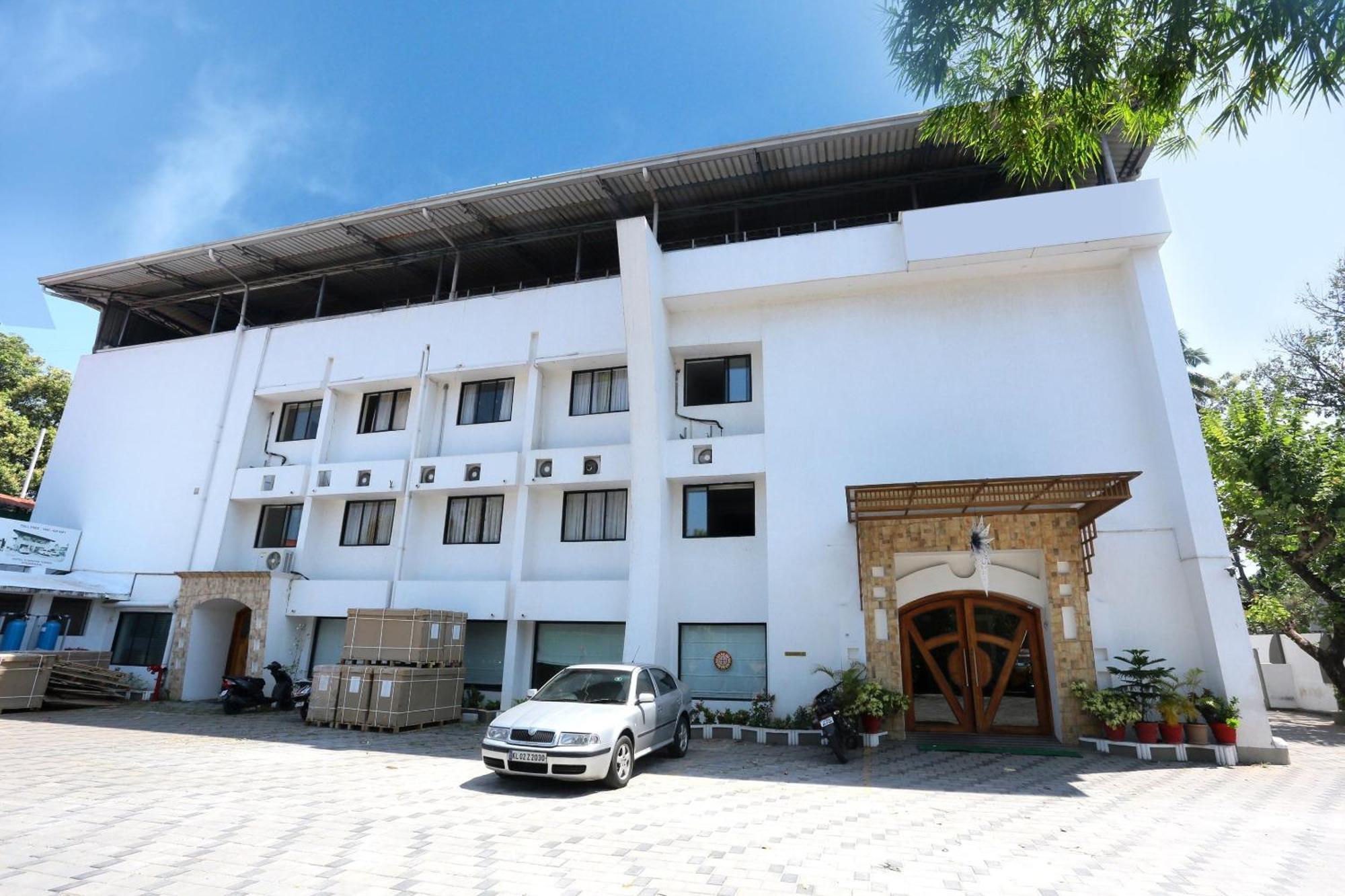 فندق Super Townhouse Dona Castle كولاّم المظهر الخارجي الصورة
