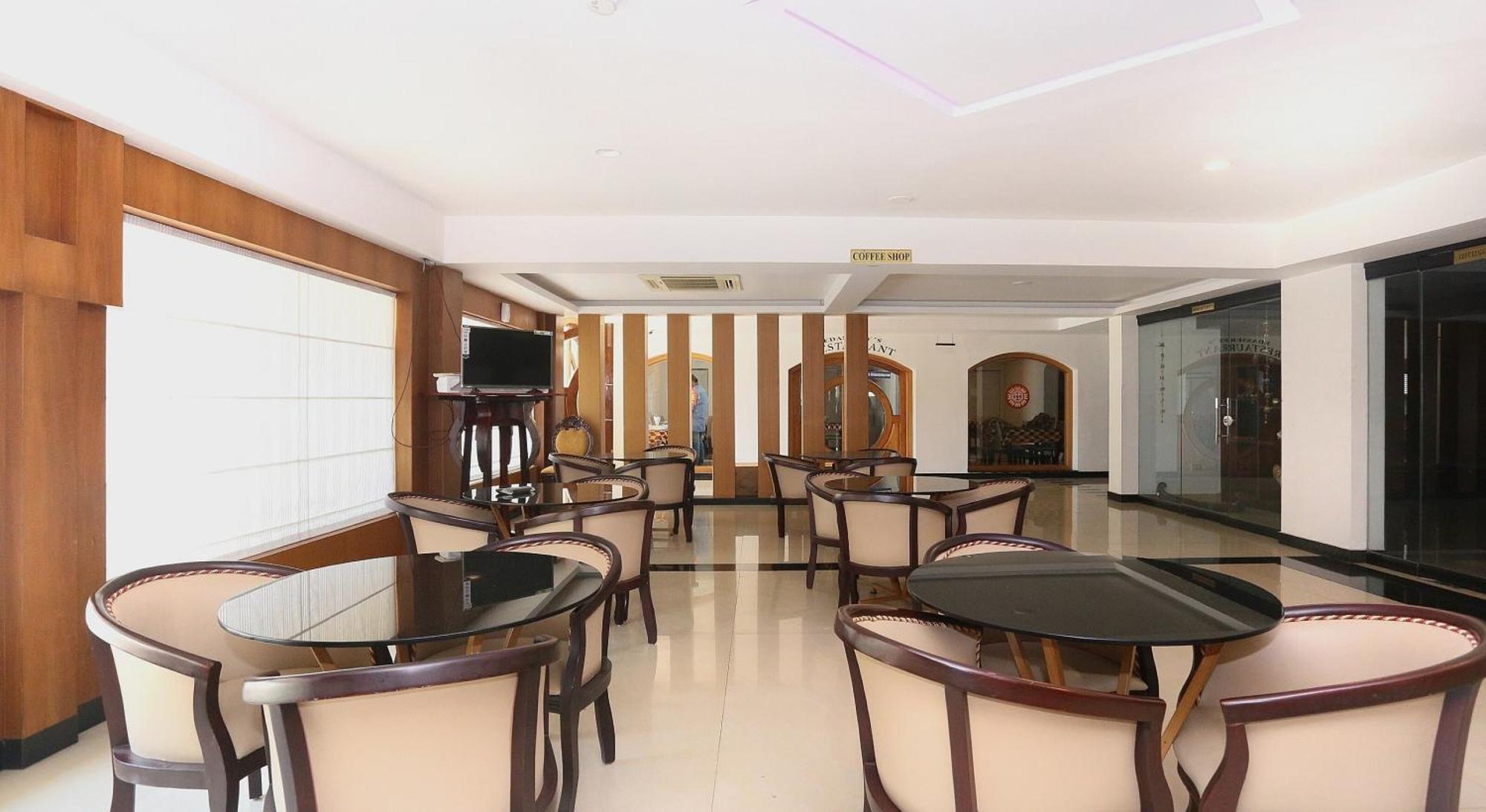فندق Super Townhouse Dona Castle كولاّم المظهر الخارجي الصورة