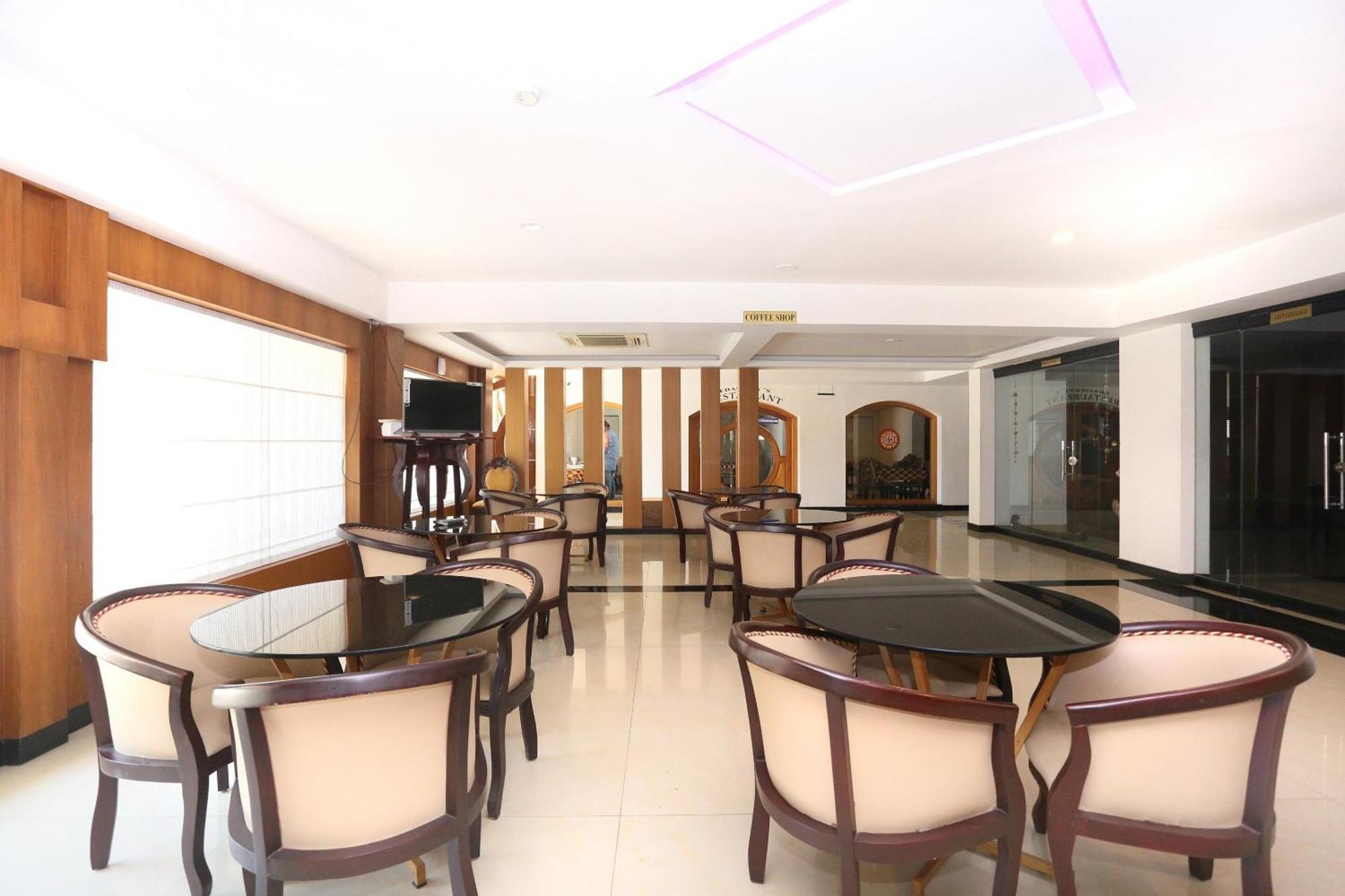 فندق Super Townhouse Dona Castle كولاّم المظهر الخارجي الصورة