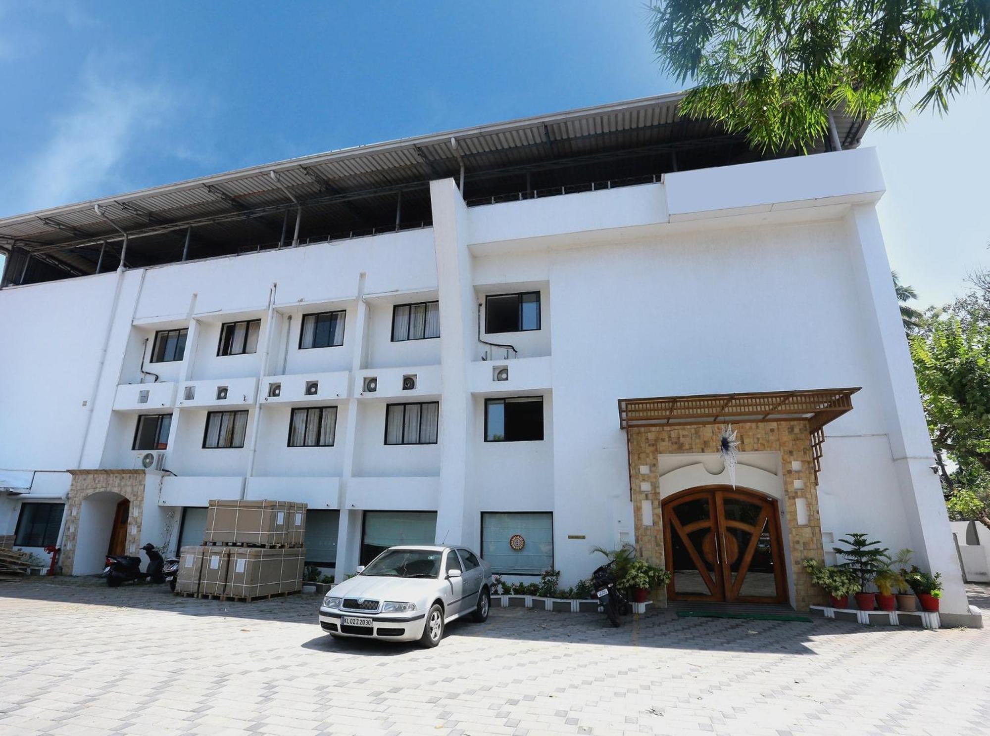 فندق Super Townhouse Dona Castle كولاّم المظهر الخارجي الصورة